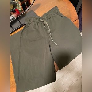 lululemon stretch high rise jogger NWT size 2!